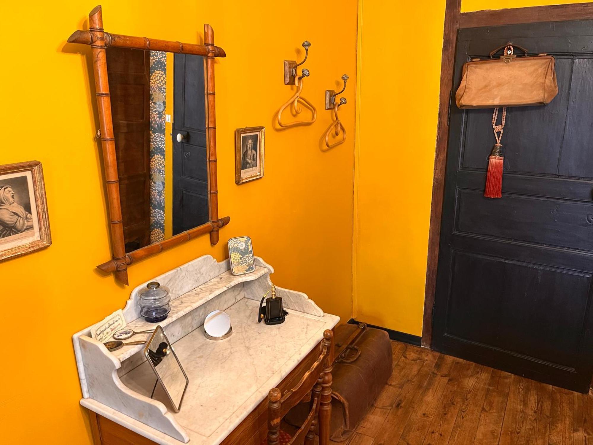 Bed and Breakfast Les Loges Du Chaudron La Chapelle-aux-Choux Exterior foto