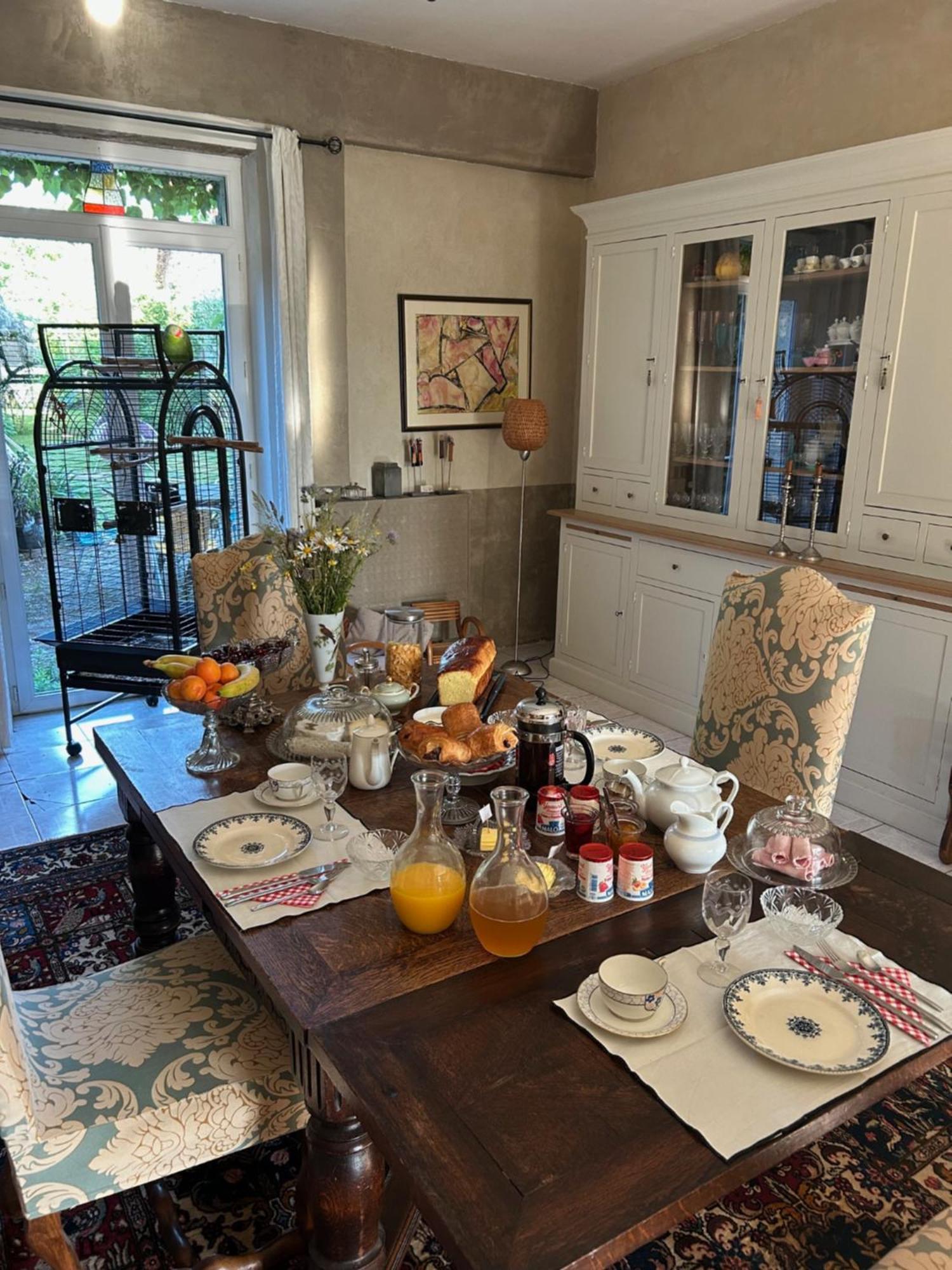 Bed and Breakfast Les Loges Du Chaudron La Chapelle-aux-Choux Exterior foto